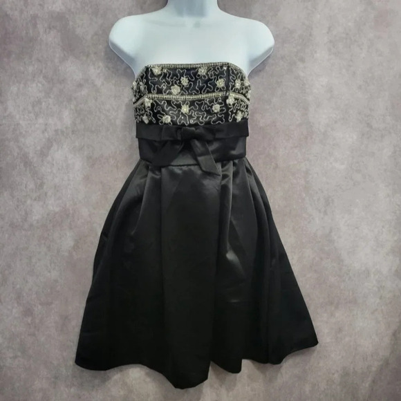 Betsey Johnson Strapless Fit and Flare Embellished Evening Cocktail Dress size 0 - Picture 1 of 12